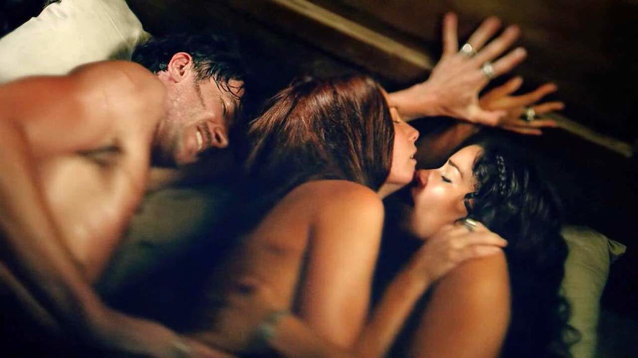 Jessica Parker Kennedy Some Sex Scene On Scandalplanet Evrimi I