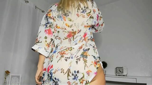 PAWG Dances & Uses Dildo & Vibrator