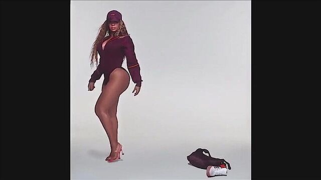Beyonce moaning and showing her phat booty