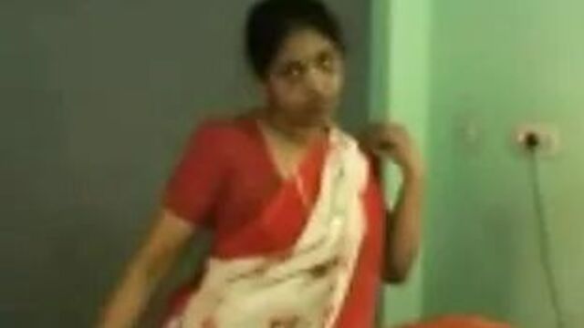 Indian aunty having sex at workplace