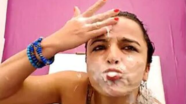 Colombian milf on cam squirting