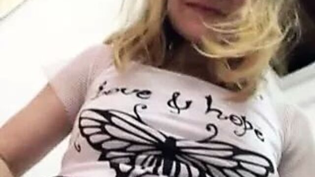 Coroa tira dentadura e faz boquete