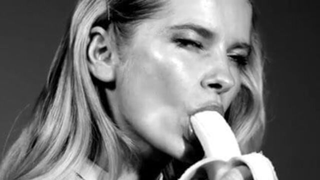 MAGDALENA CIELECKA BANANA BLOWJOB