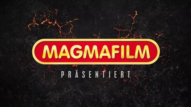 Babe in pantyhose gets arse inspected by large cock