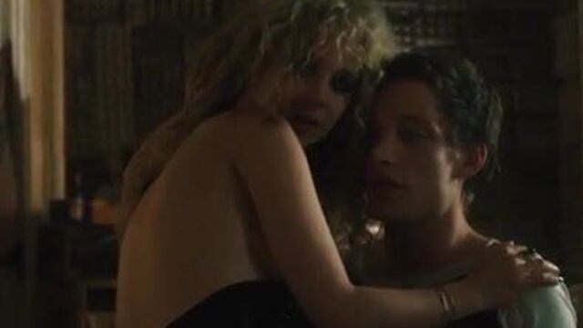 Juno Temple - Vinyl s1e09