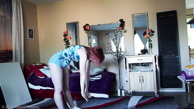 Aurora Willows – Cameltoe Yoga Milf