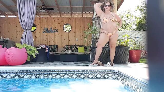 BBW Wife in Bikini