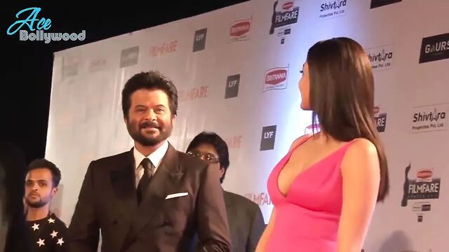 Kajal Aggarwal in Beautiful Sex Pink dress at Filmfar Awards