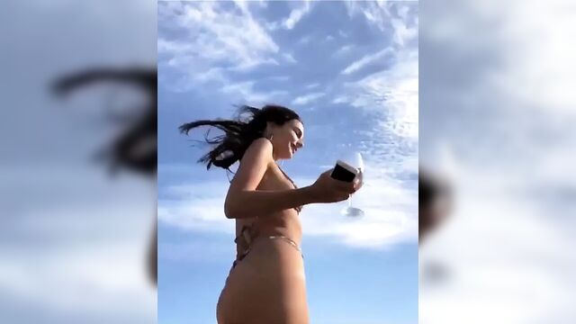 Emily Ratajkowski is hot as hell on a on a boat