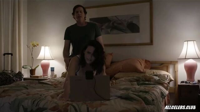 Amy Landecker and Alia Shawkat in Transparent - S04E06