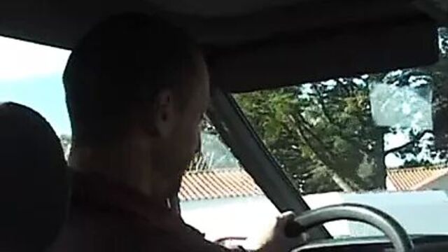 Une autostoppeuses bien cochonne