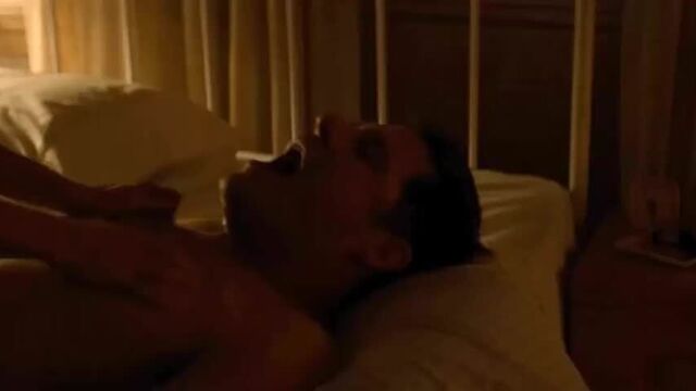 Alison Brie - 'GLOW' s1e01 (no sound,sex scene)