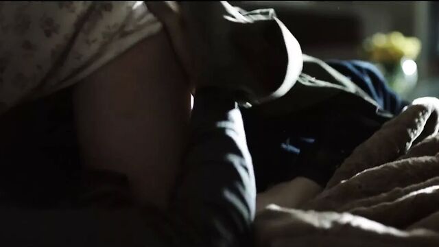 Elizabeth Moss. Yvonne Strahovski -The Handmaid's Tail e1-e5