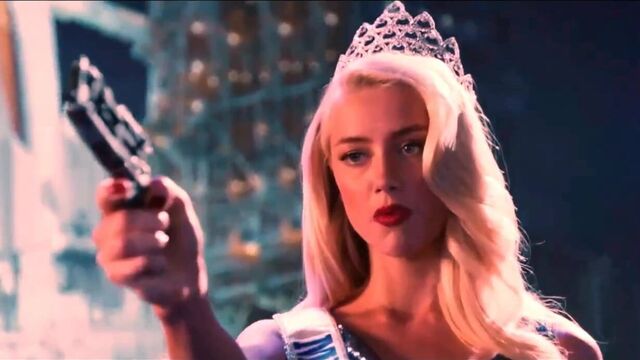 Amber Heard pedicure