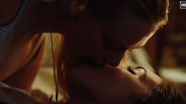 Megan Fox and Amanda Seyfried – Lesbian Kiss 4K