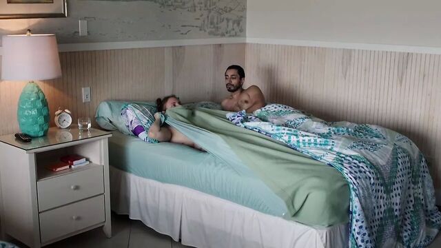 Lena Dunham - Girls S06E01 (2017)