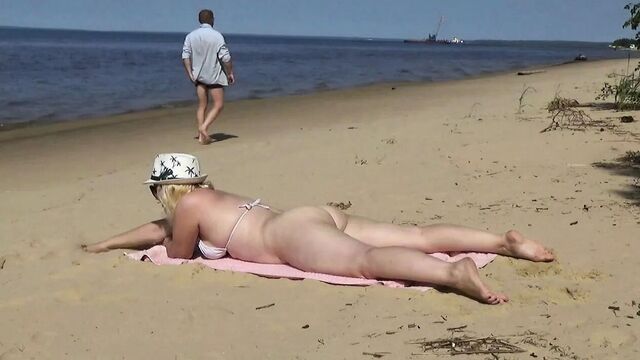 Acquaintance a milf- beach blowjob