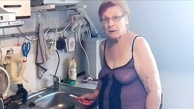 Hot soma fucks cunt with cucumber off