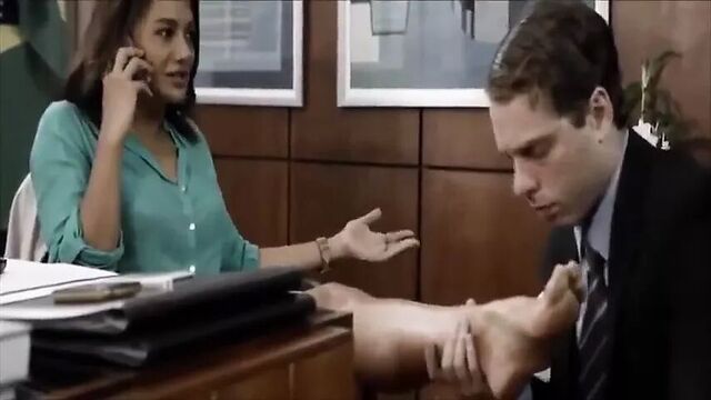 Dira Paes foot worship scene