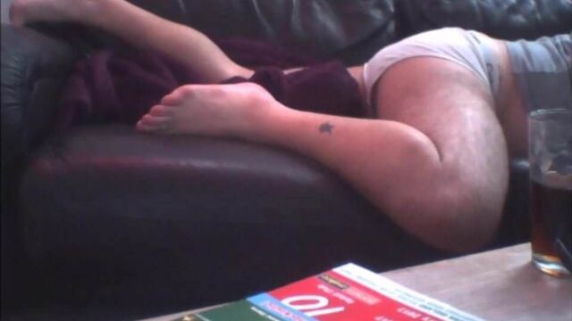 BLOKE WATCHING BF WANK ONLINE