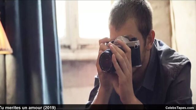 Hafsia Herzi & Sophie Garagnon sexy and romantic movie scene