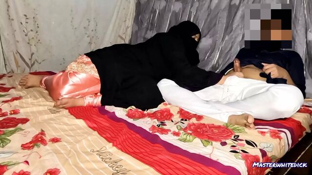 College Muslim hijab girlfriend ko Ghar la k choda. Unsuccessful anal , Hindi audio