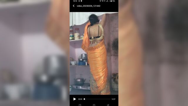 Hindi audio me bhabhi ki kamar me aai moch.maalis kar ke maine diya chod