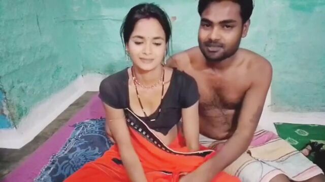 Devar ne bhabhi ko daba kar chod diya bhabhi ne devar ko ghar par bula kar khub maje kiye or chudai kiya