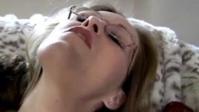 Frigging cute chubby MILF has nice big tits and a fat juicy