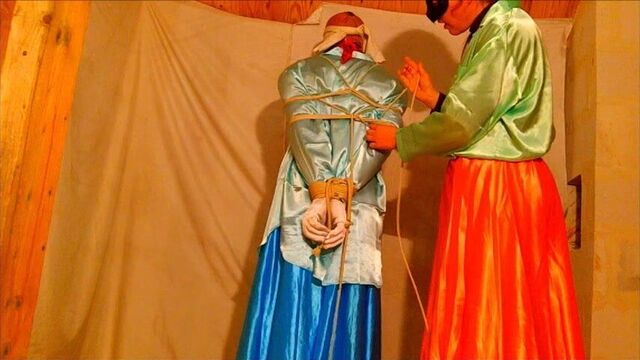 How to tie someone up very nicely