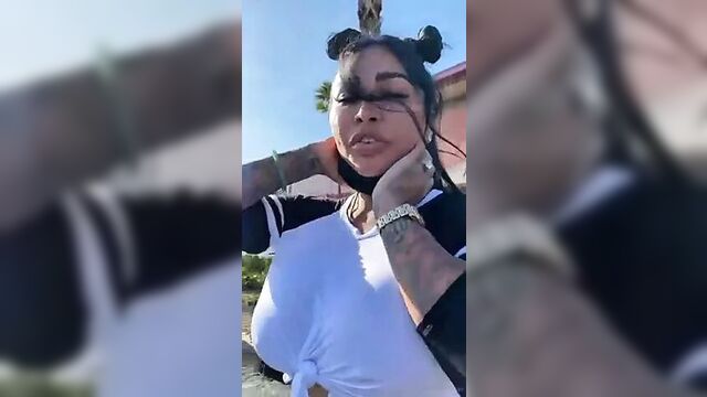 Hot Chick Masterbates