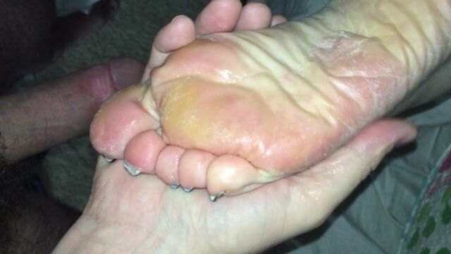 Cum on mature soles