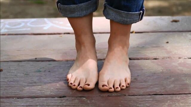 Kristen Bell lovely feet