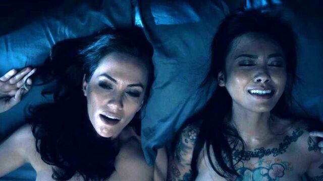Kate Siegel, Levy Tran & Victoria Pedretti naked love scenes