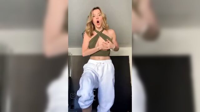 Lea Elui Titties Fall Out Of This Outfit