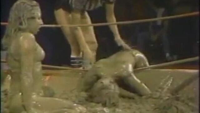 Cindy Yrigollen vs Sue Bowser