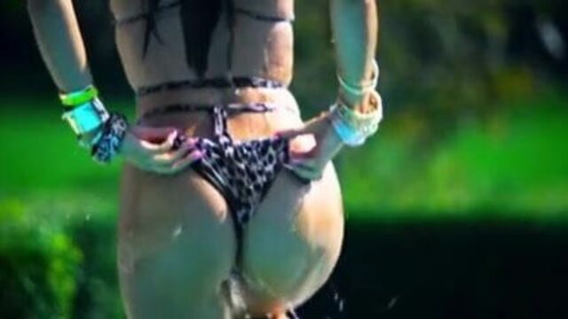 Ruby O. Fee in bikini