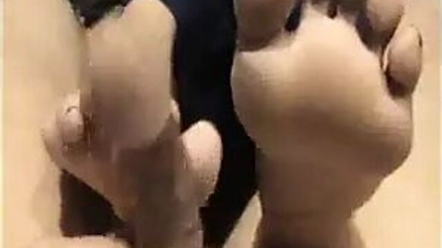 Ria sweet philippine milf gives footjob
