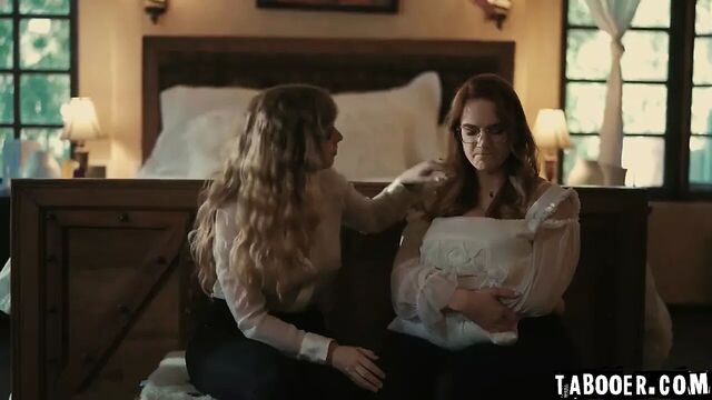 Lena decides that her wife Siri will be impregnated by Troy