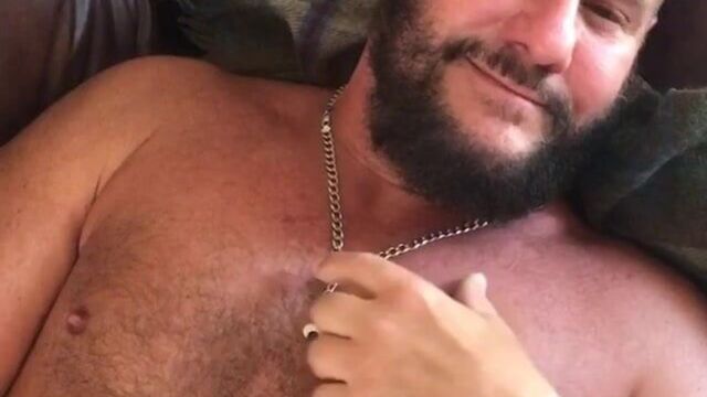 Un poco adormilado. yo lo sobaria